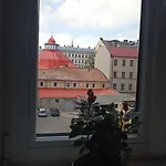 Апартаменти Spacious By The Park