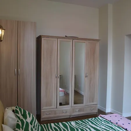 Apartment Spacious By The Park Riga