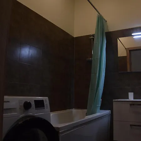 Apartment Spacious By The Park Riga