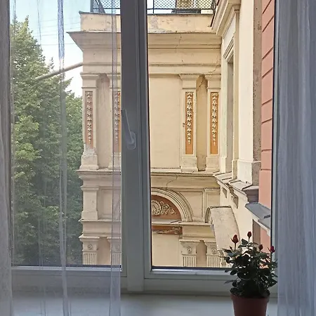 Spacious By The Park Appartement