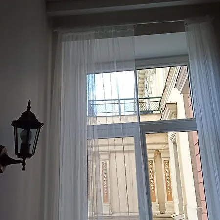 Apartment Spacious By The Park *