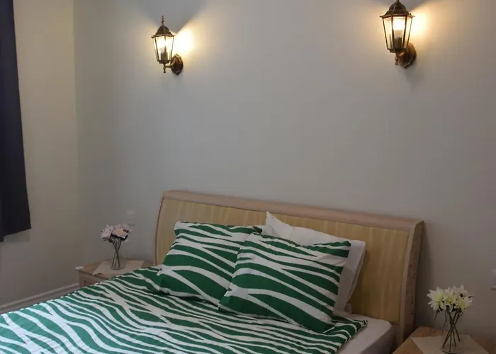 Apartment Spacious By The Park *