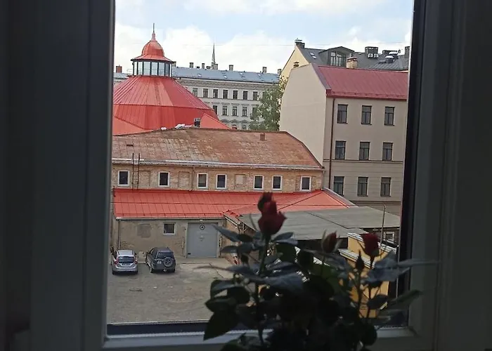 Apartment Spacious By The Park