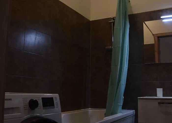 Apartment Spacious By The Park Riga